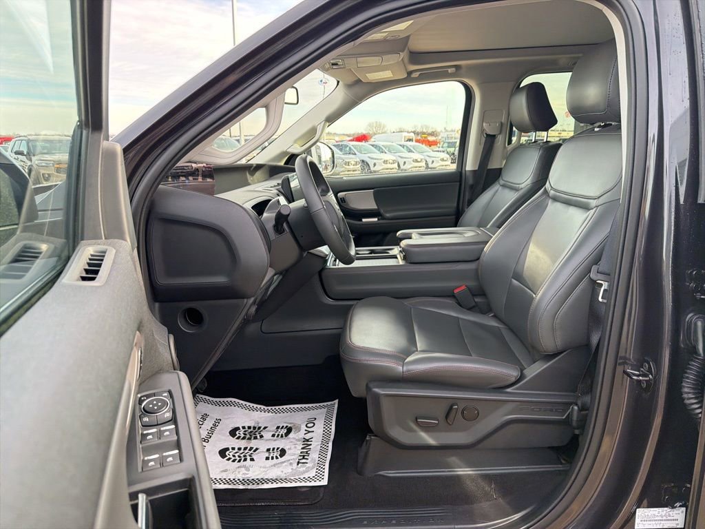 Used 2025 Ford Expedition Max Active AWD/4WD image 11