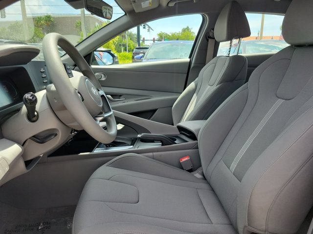 Certified 2025 Hyundai Elantra SE FWD image 16