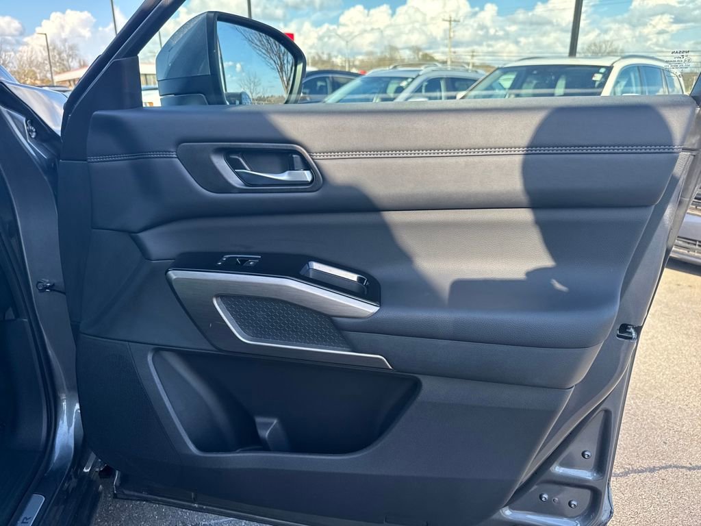 Certified 2025 Nissan Pathfinder Platinum w/ Black Appearance Package image 40