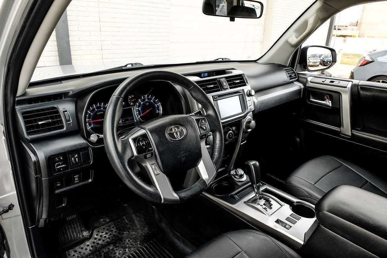 Used 2016 Toyota 4Runner SR5 AWD/4WD image 3