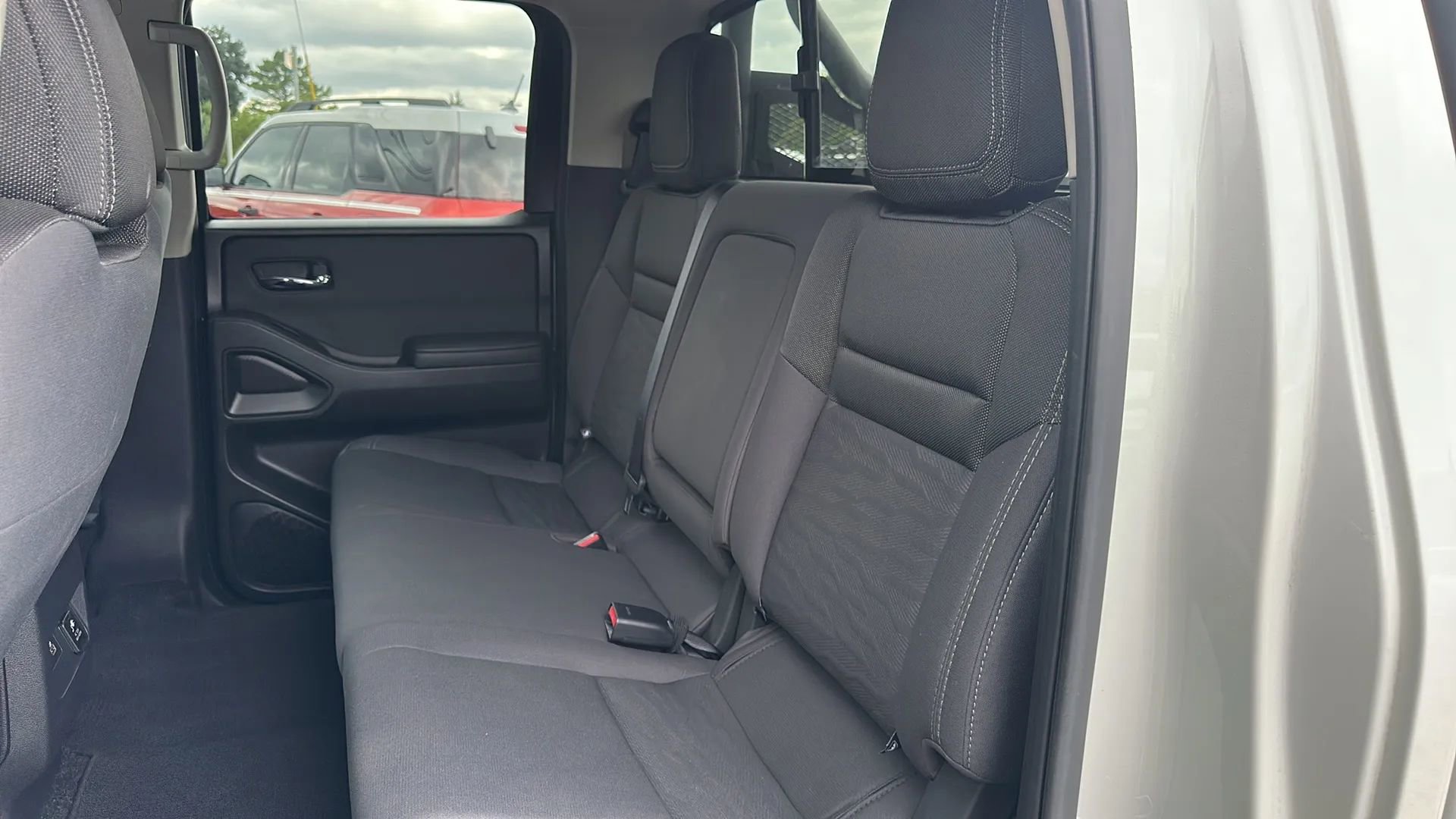Used 2024 Nissan Frontier SV image 12