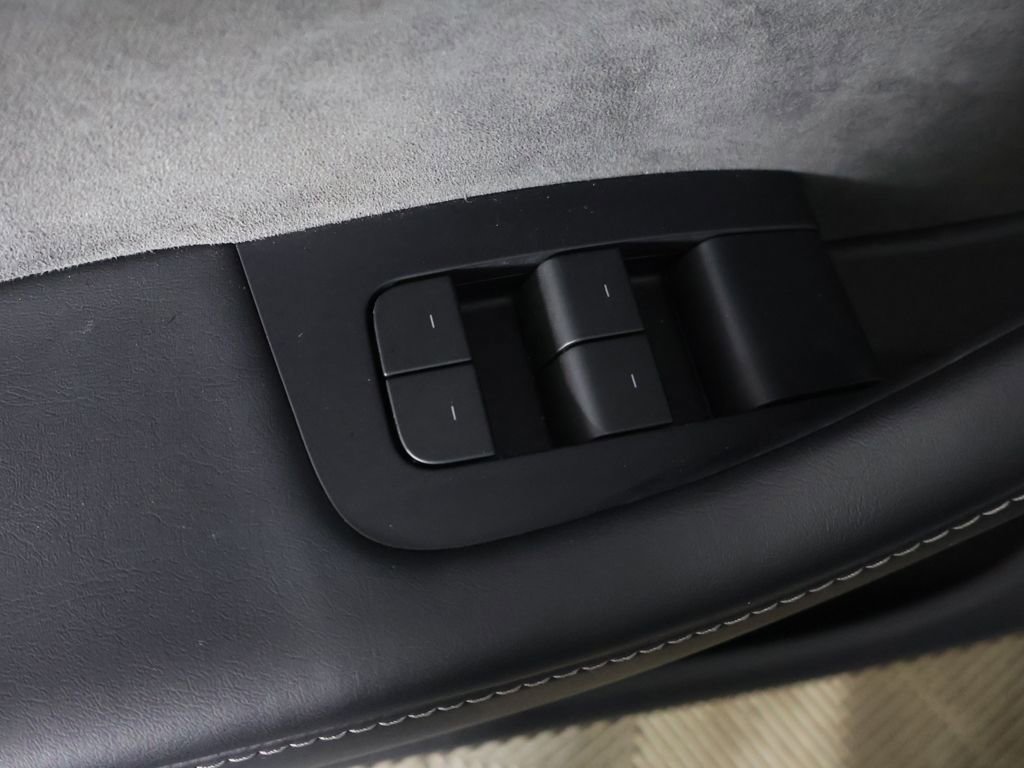 Used 2024 Tesla Model Y Performance image 35