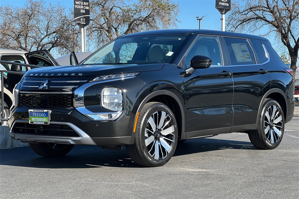 New 2026 Mitsubishi Outlander SE image 9