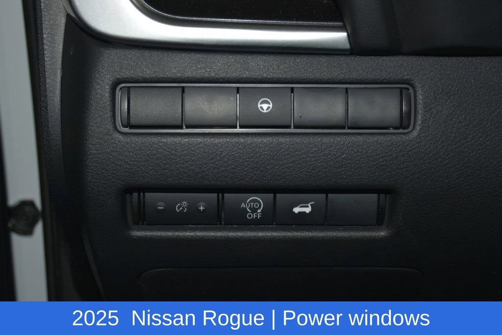 Used 2025 Nissan Rogue SV image 9