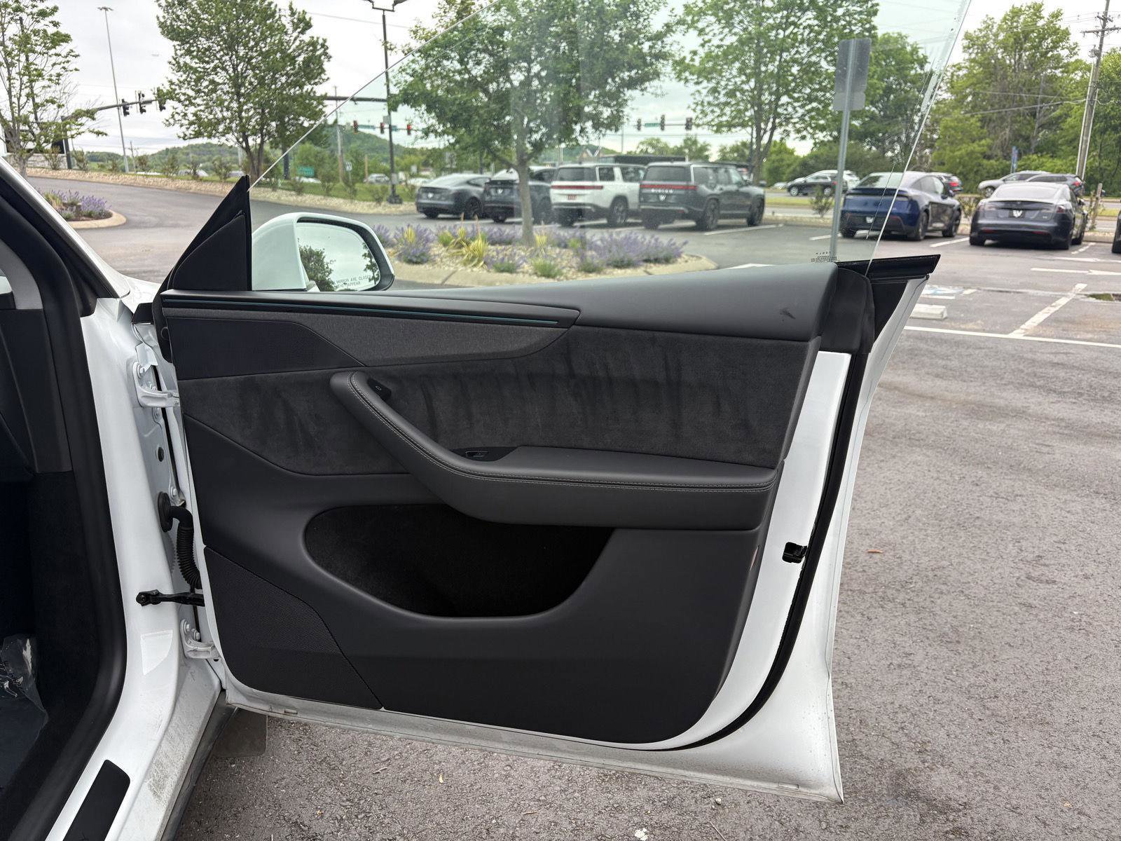 Used 2026 Tesla Model Y Long Range image 13