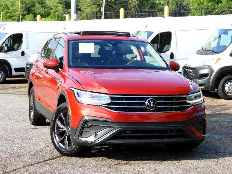 Used 2023 Volkswagen Tiguan SE w/ Panoramic Sunroof Package image 10