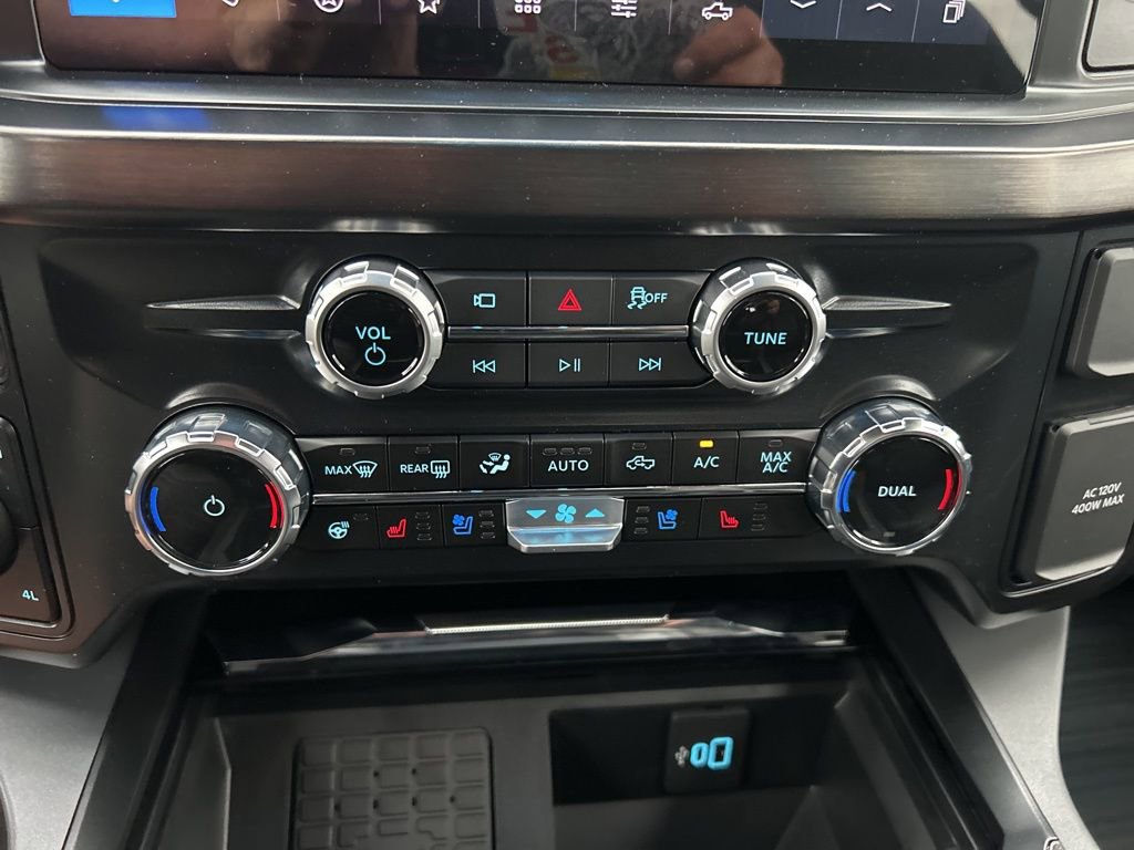 New 2026 Ford F350 Lariat w/ Black Appearance Package image 24