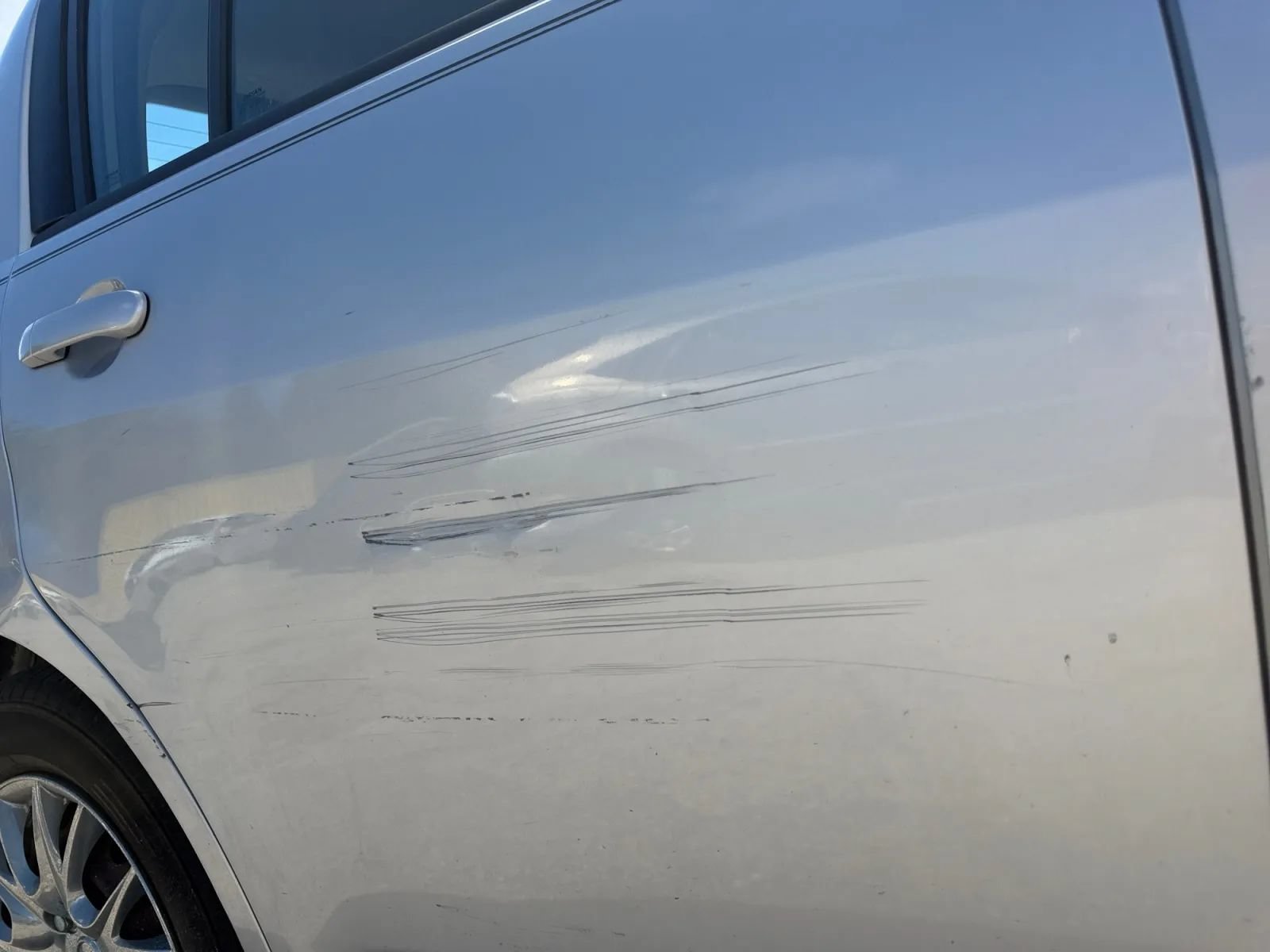 Used 2011 Nissan Versa 1.8 S FWD image 24