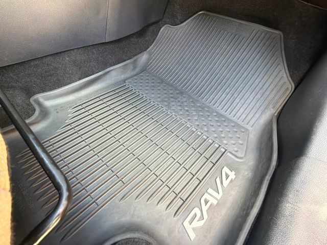 Used 2019 Toyota RAV4 LE FWD image 82