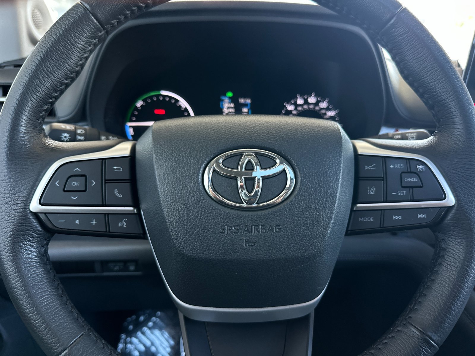 Used 2024 Toyota Sienna XLE w/ XLE Plus Package FWD image 24