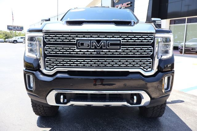 Used 2022 GMC Sierra 2500 Denali w/ Denali Black Diamond Edition AWD/4WD image 2