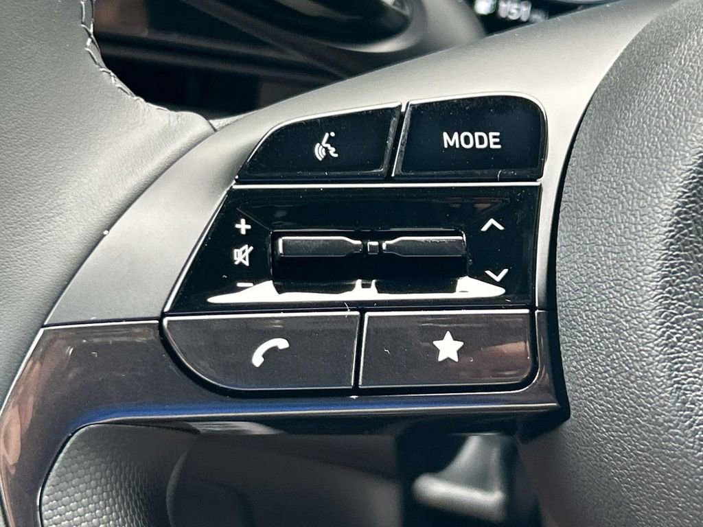 New 2025 Hyundai Elantra SEL FWD image 21