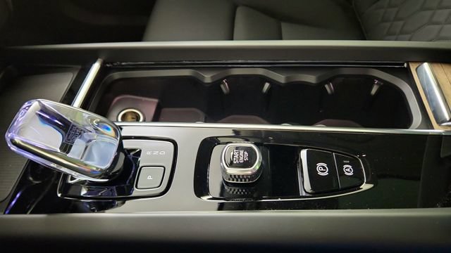 New 2026 Volvo XC60 B5 Plus w/ Climate Package AWD/4WD image 17
