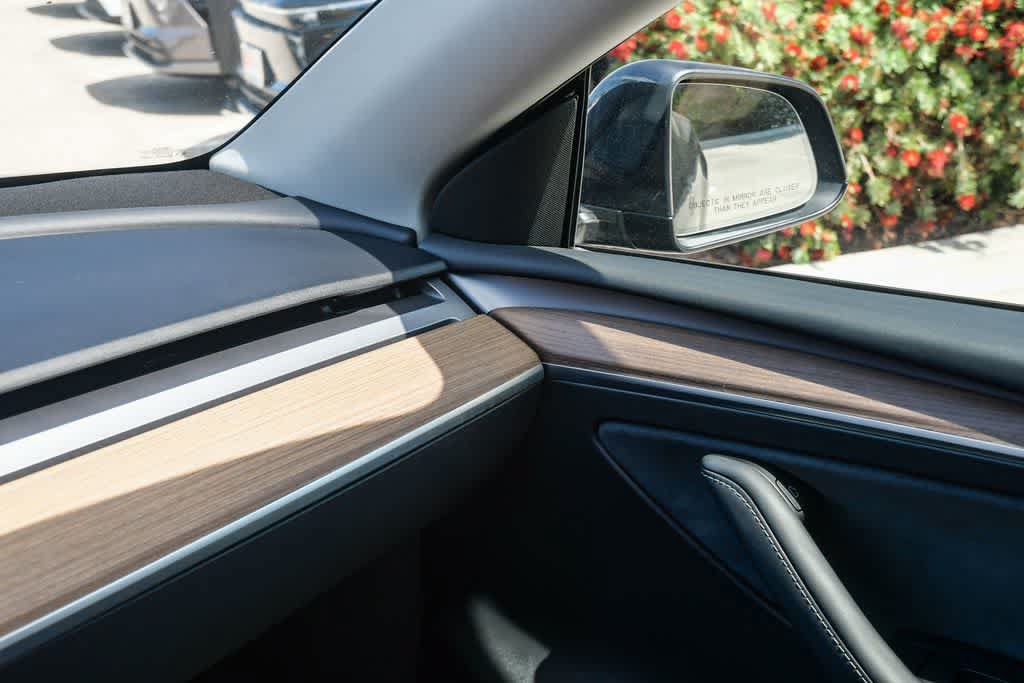 Used 2024 Tesla Model Y 2WD image 21