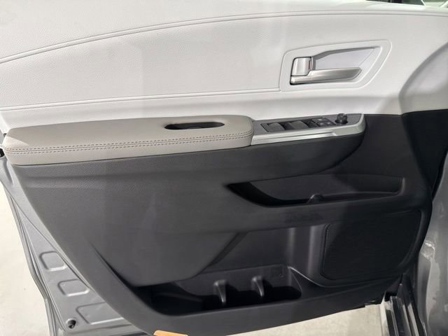 New 2026 Toyota Sienna XLE FWD image 19