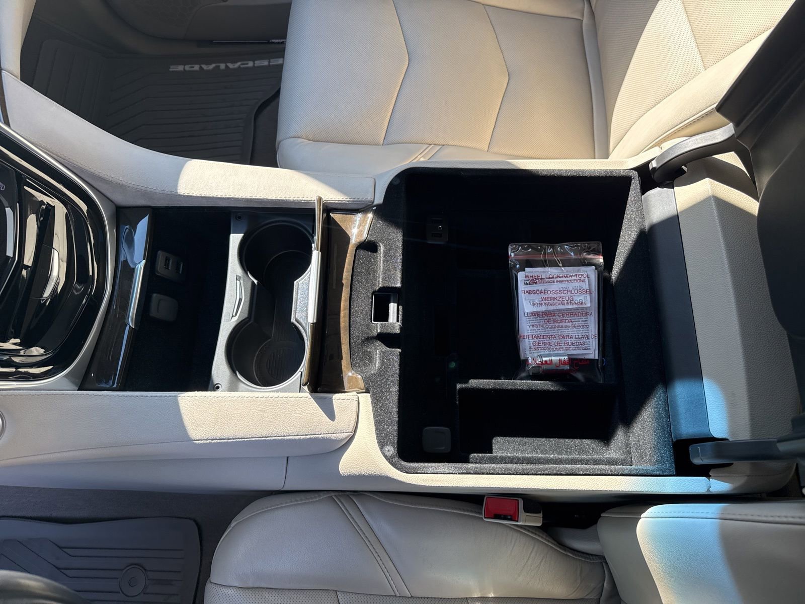 Used 2019 Cadillac Escalade Luxury w/ LPO, Radiant Package image 26