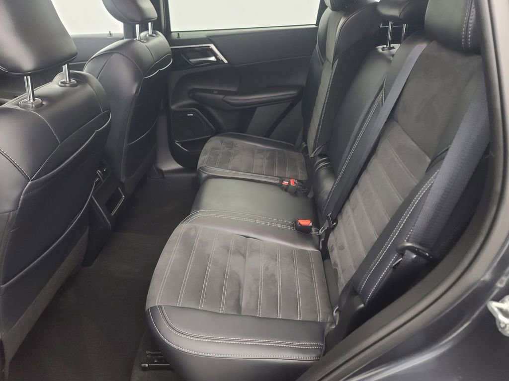 Used 2025 Mitsubishi Outlander SE AWD/4WD image 21