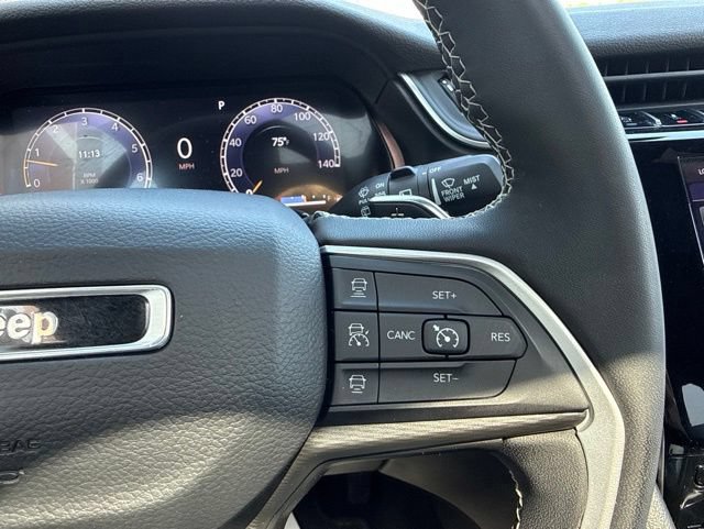 Used 2023 Jeep Grand Cherokee Altitude AWD/4WD image 17