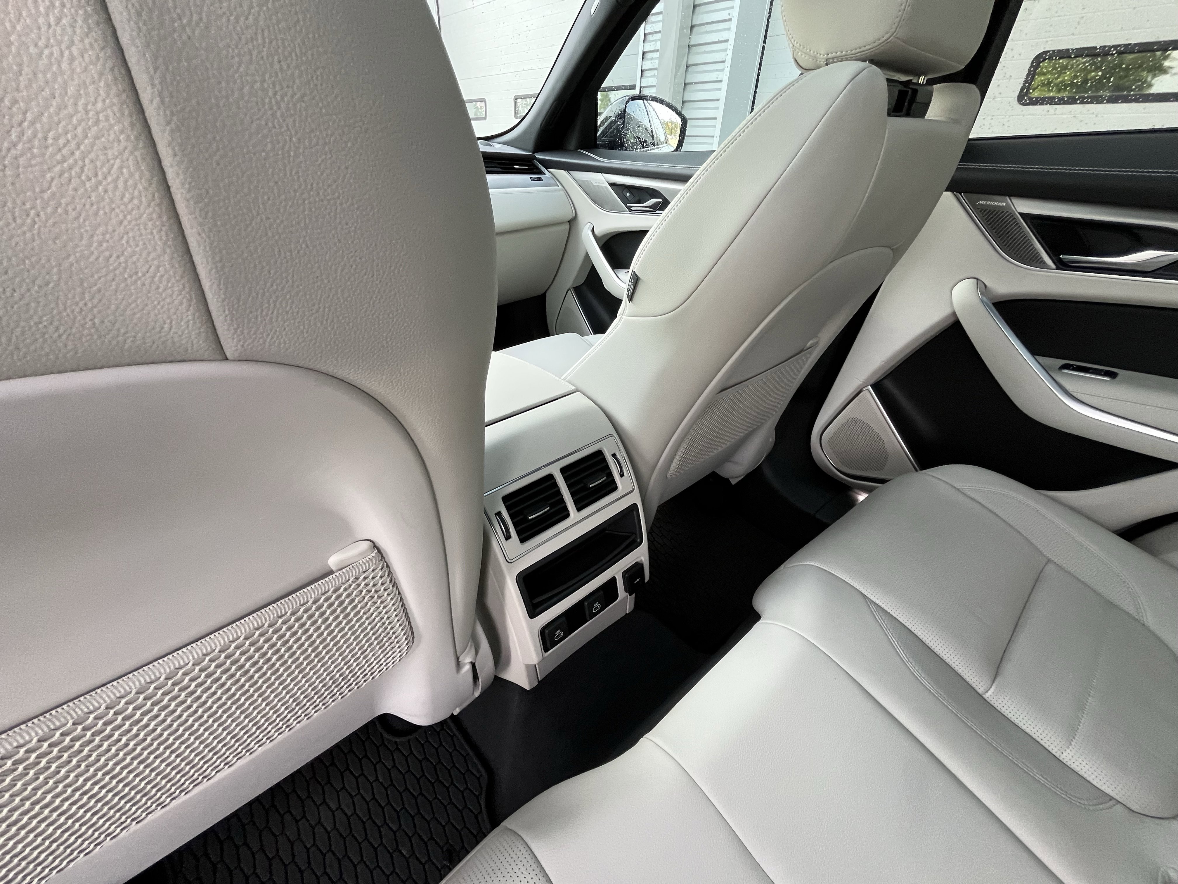 Used 2025 Jaguar F-PACE R-Dynamic S image 32