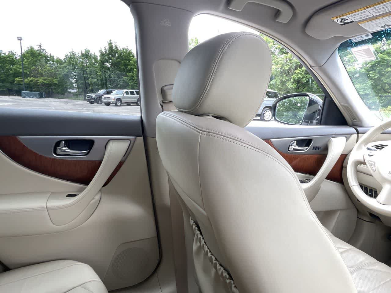 Used 2015 INFINITI QX70 AWD w/ Premium Package image 16