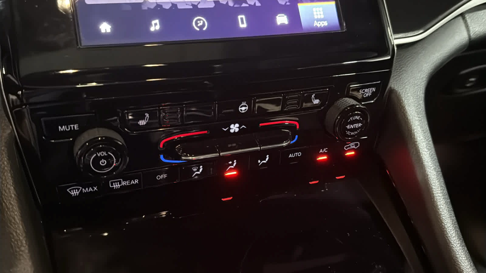 Used 2022 Jeep Grand Cherokee Altitude AWD/4WD image 19