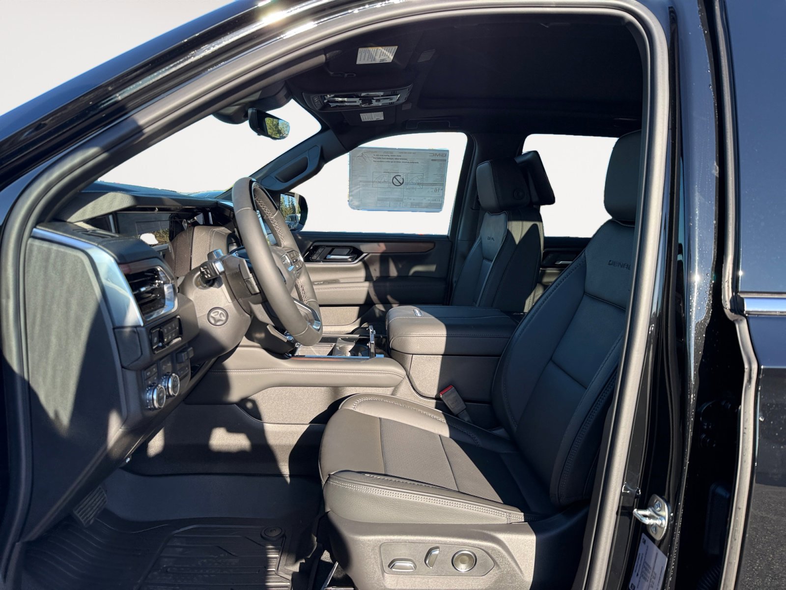 New 2026 GMC Yukon Denali w/ Denali Reserve Package image 10