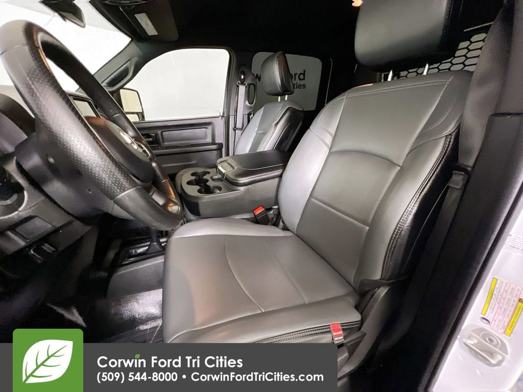 Used 2024 RAM 3500 Tradesman w/ Chrome Appearance Group image 21