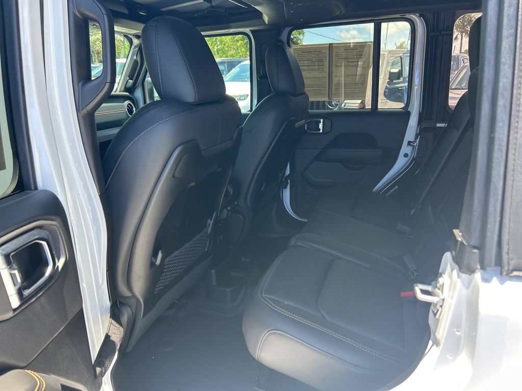 Used 2025 Jeep Wrangler Unlimited Sahara AWD/4WD image 31