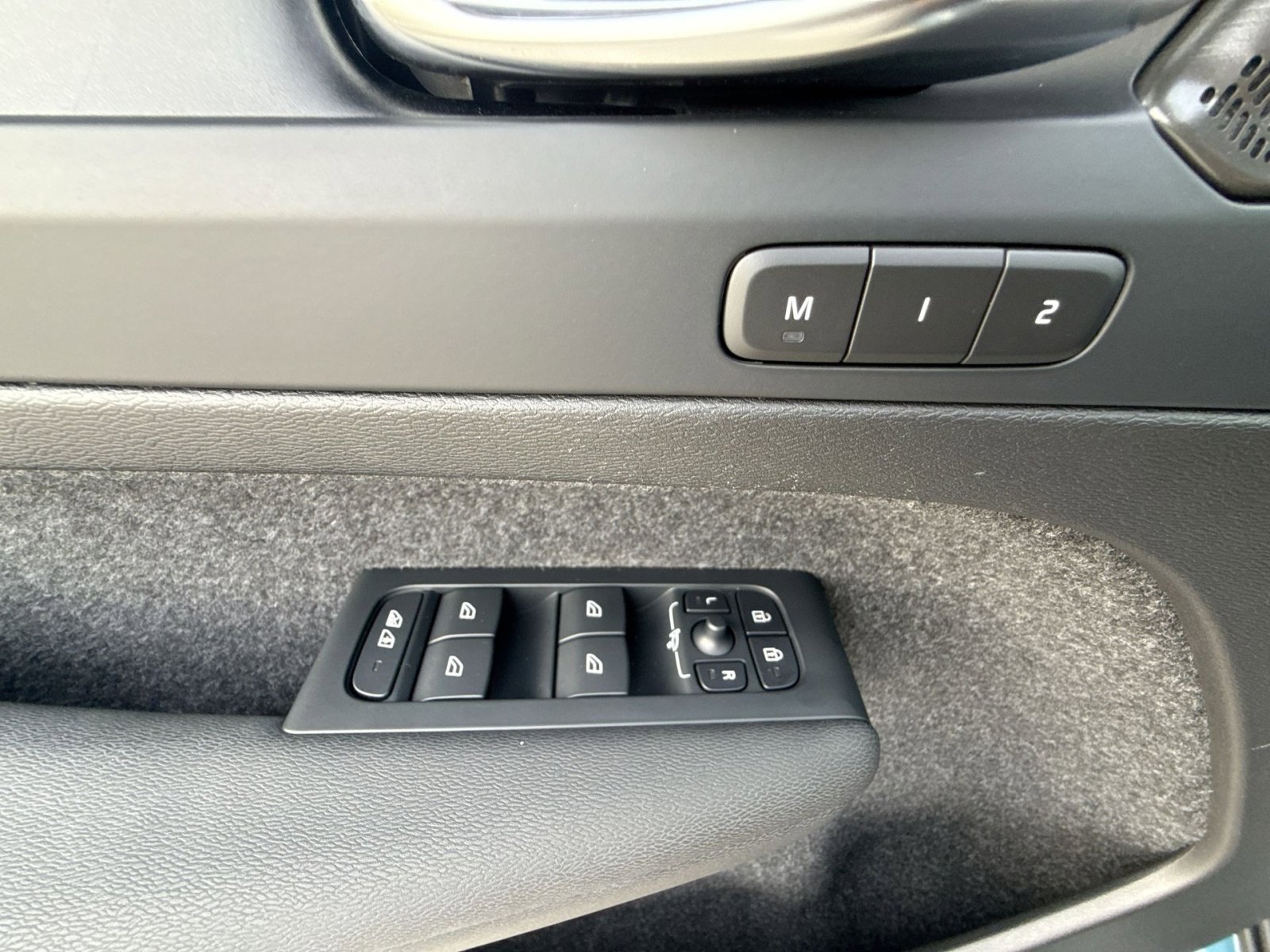Used 2023 Volvo XC40 Recharge Ultimate AWD/4WD image 15