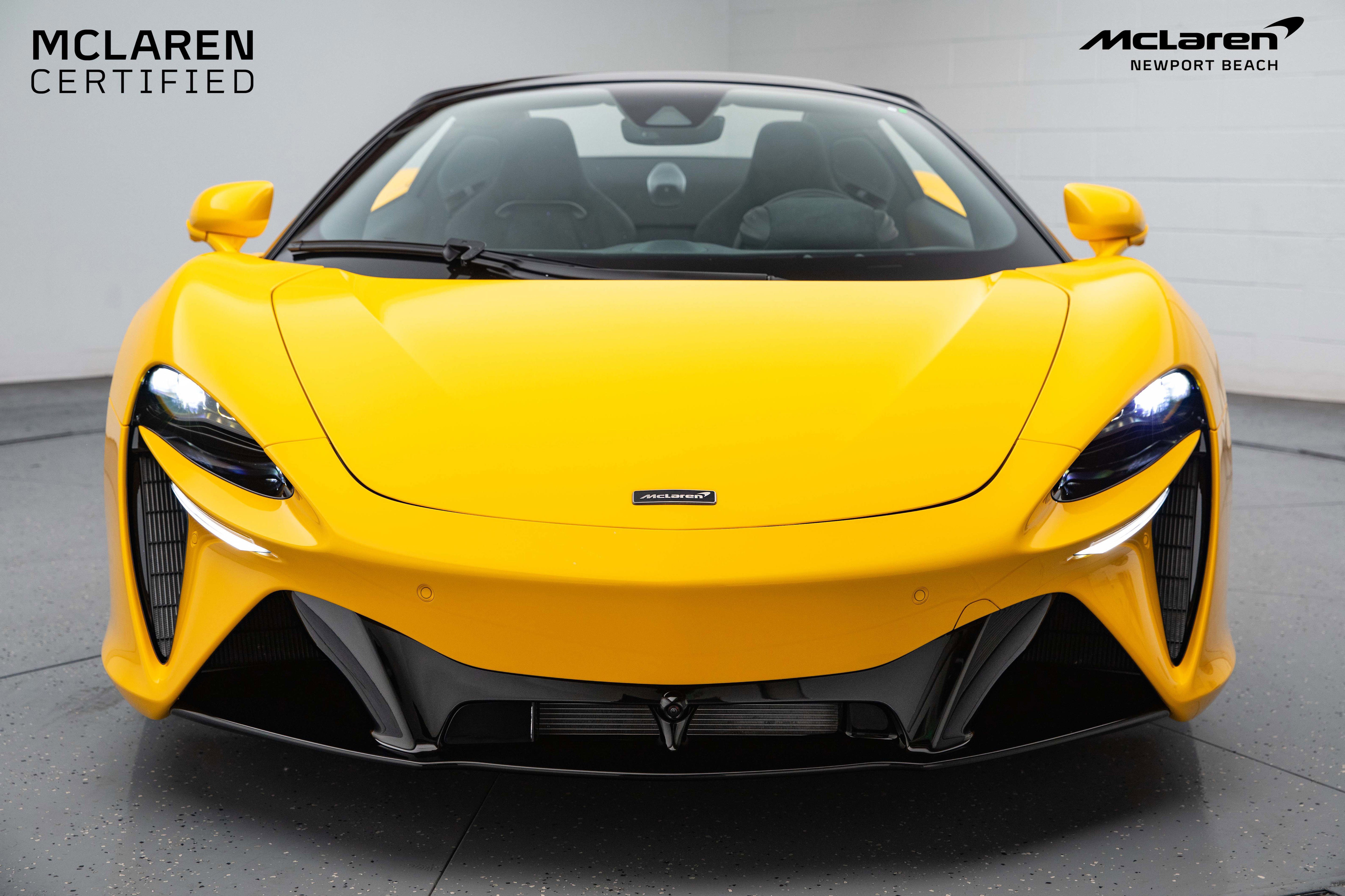 Used 2025 McLaren Artura Spider image 10