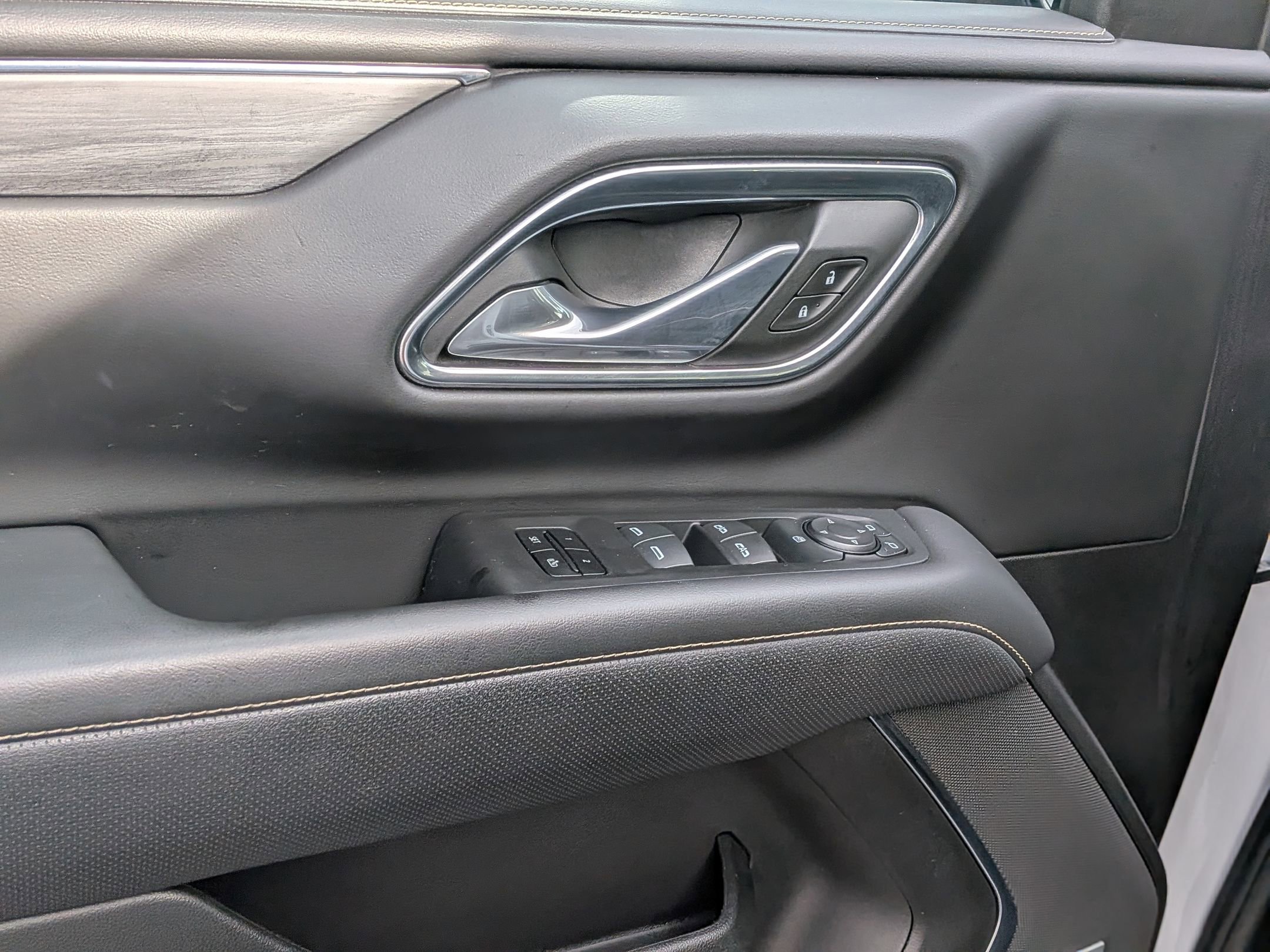 Used 2024 GMC Yukon XL SLT image 15