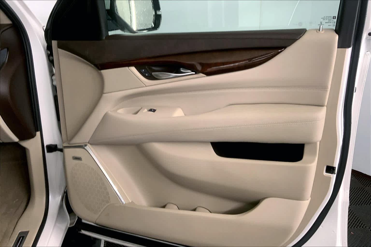 Used 2016 Cadillac Escalade Premium AWD/4WD image 21