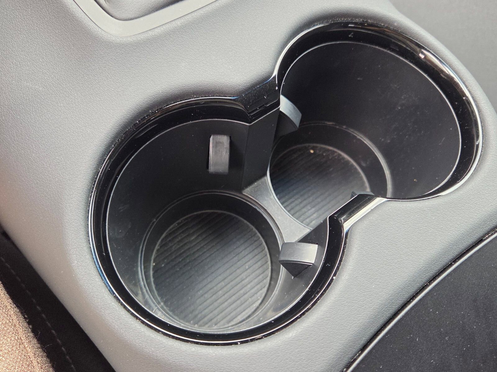 Used 2024 Toyota Venza LE image 24