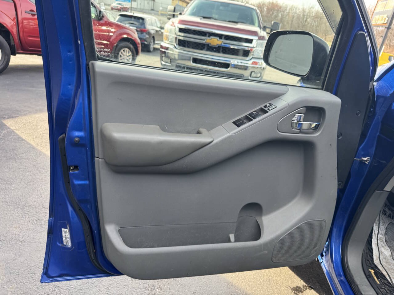 Used 2013 Nissan Frontier SV AWD/4WD image 14
