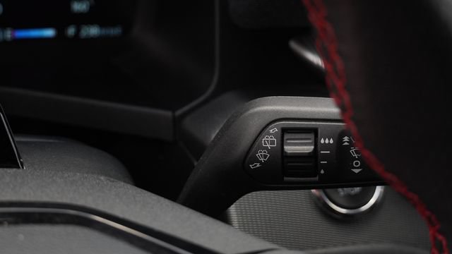 Used 2025 Ford Explorer ST-Line w/ ST-Line Street Pack AWD/4WD image 32