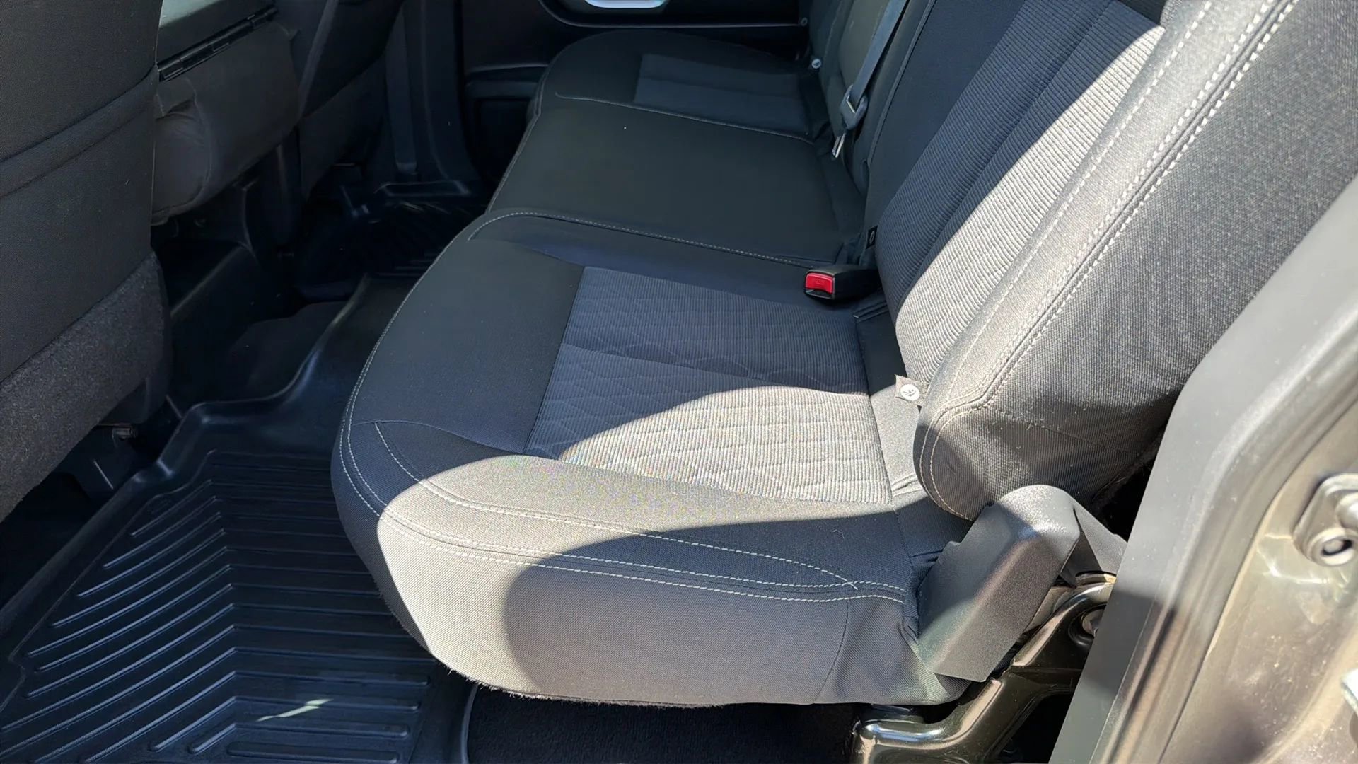 Used 2018 Nissan Titan SV RWD image 14
