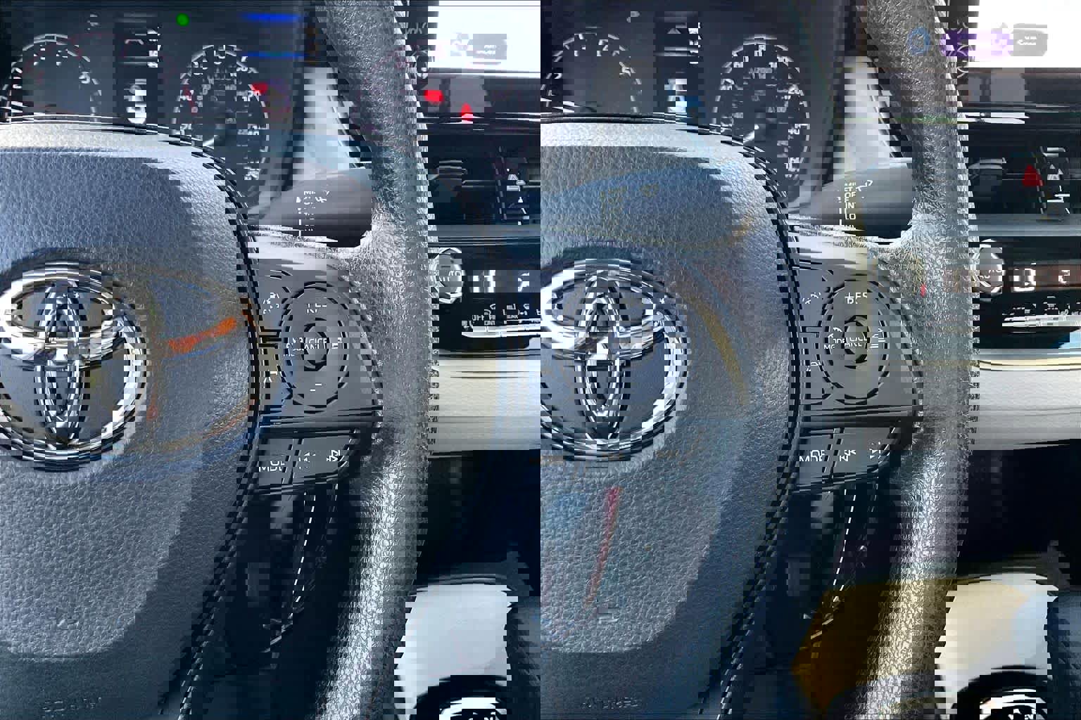 Certified 2025 Toyota Corolla LE image 22