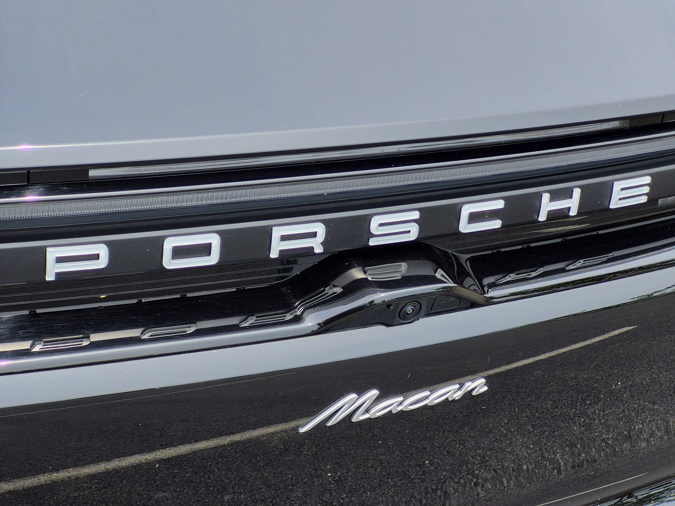 Certified 2025 Porsche Macan Electric RWD image 30