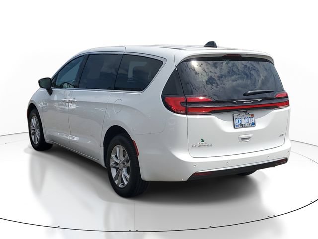 New 2027 Chrysler Pacifica Select AWD/4WD image 3