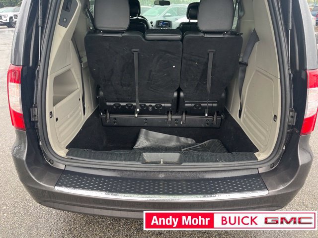 Used 2016 Chrysler Town & Country Touring w/ Driver Convenience Group FWD image 14