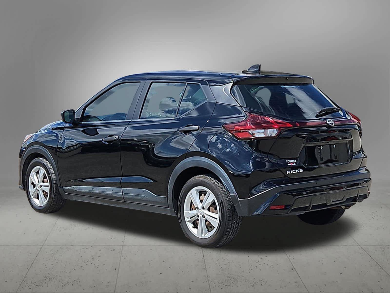 Used 2022 Nissan Kicks S FWD image 6