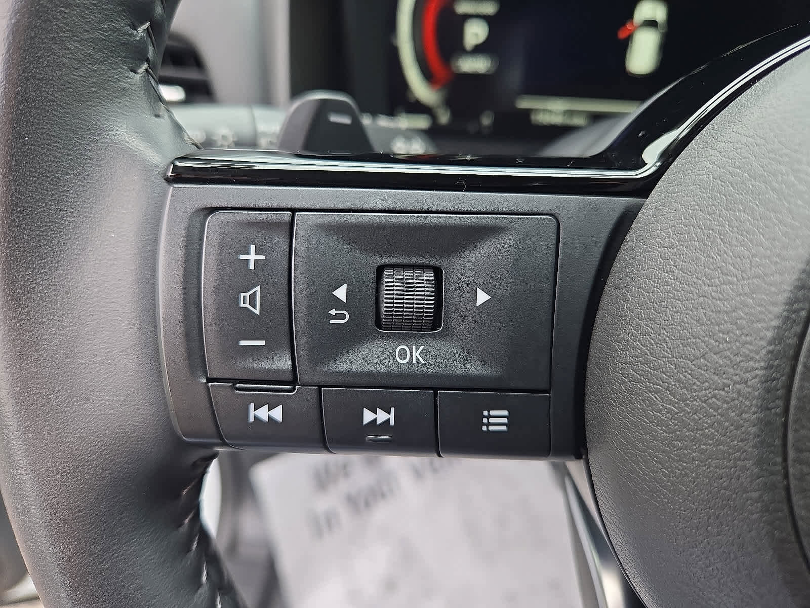 Used 2024 Nissan Rogue SL image 24