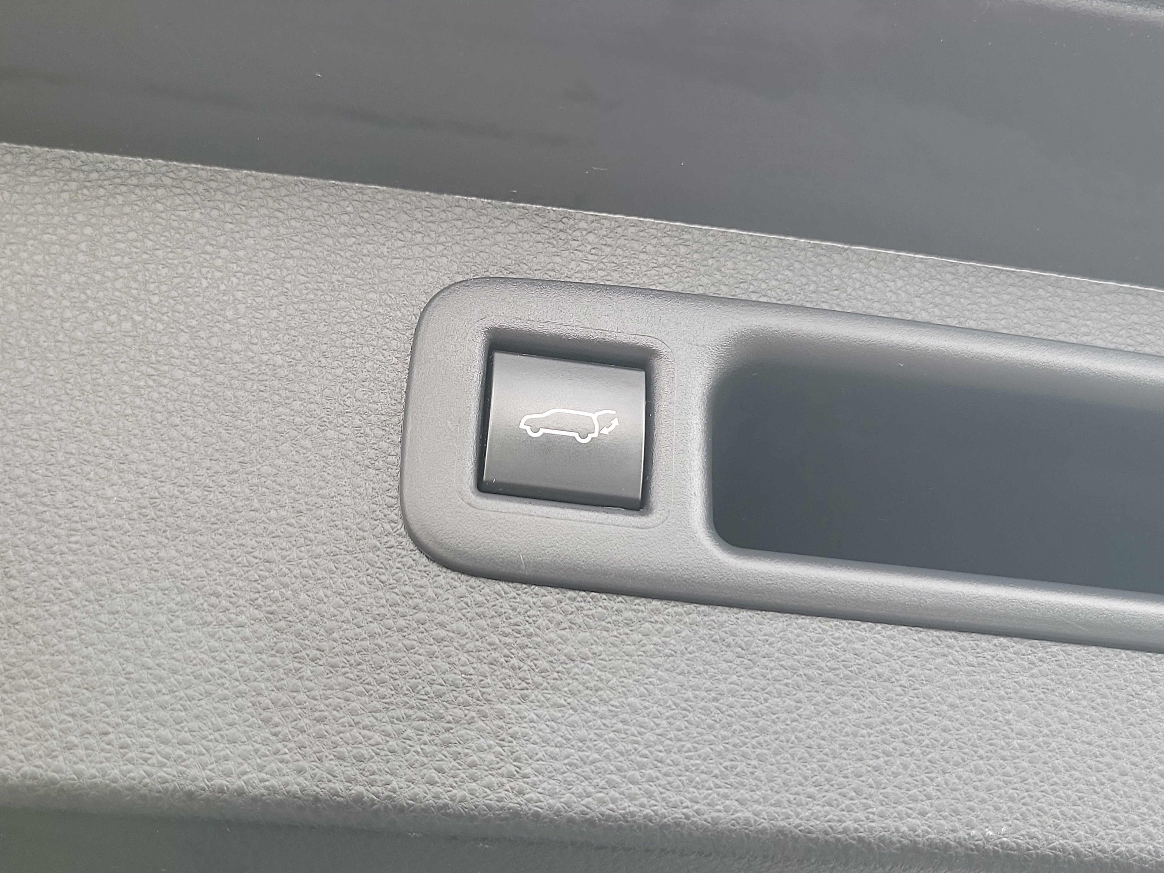 Used 2022 Toyota Highlander LE AWD/4WD image 11
