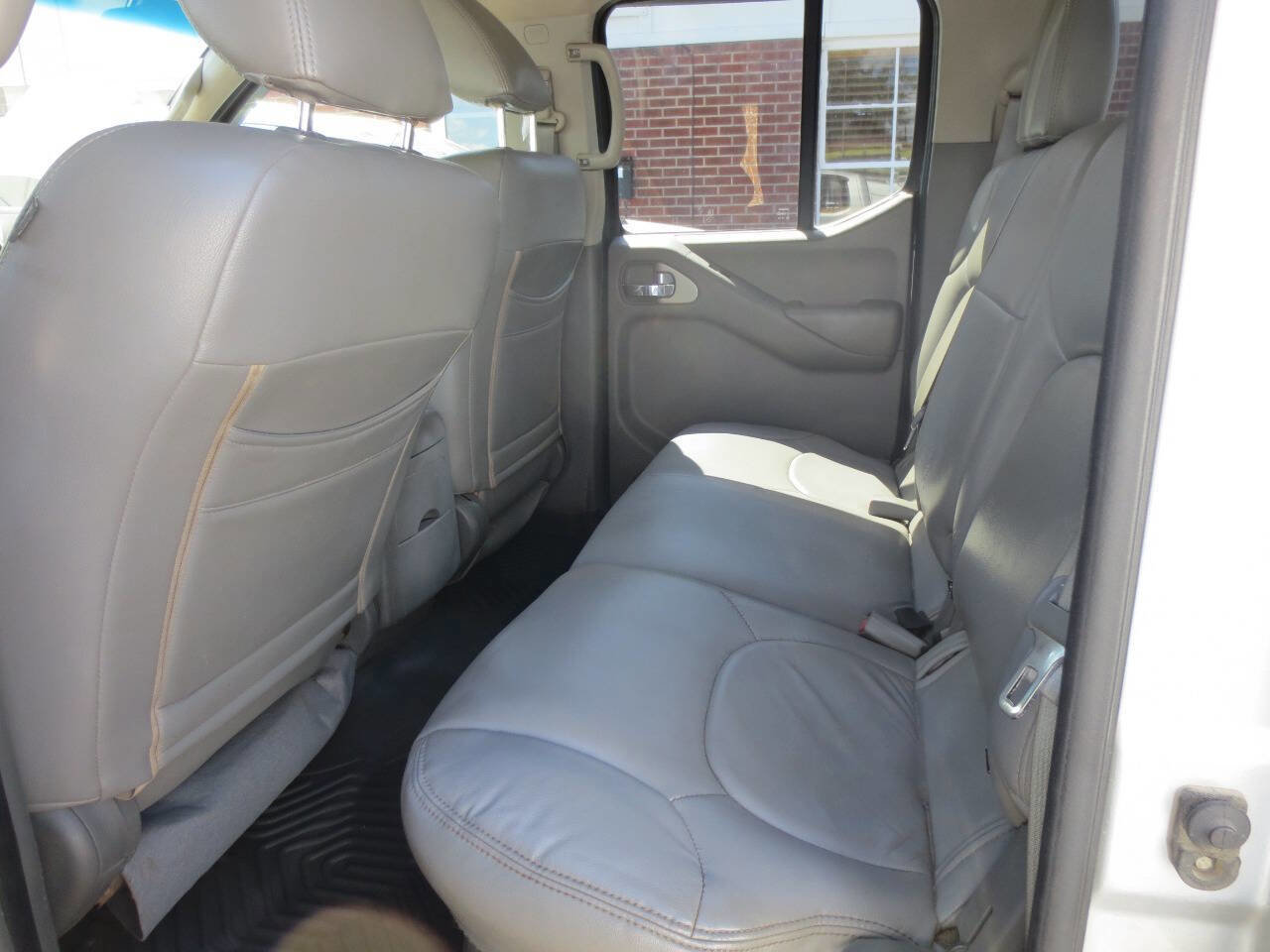 Used 2019 Nissan Frontier SV image 8