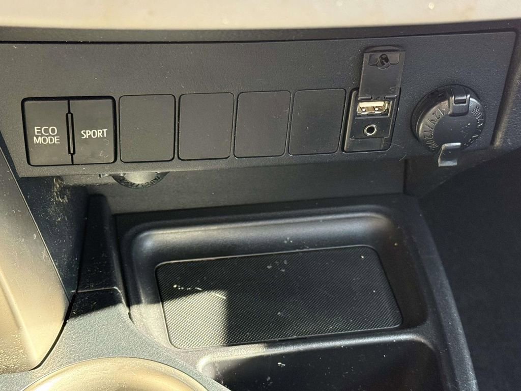 Used 2015 Toyota RAV4 LE image 18