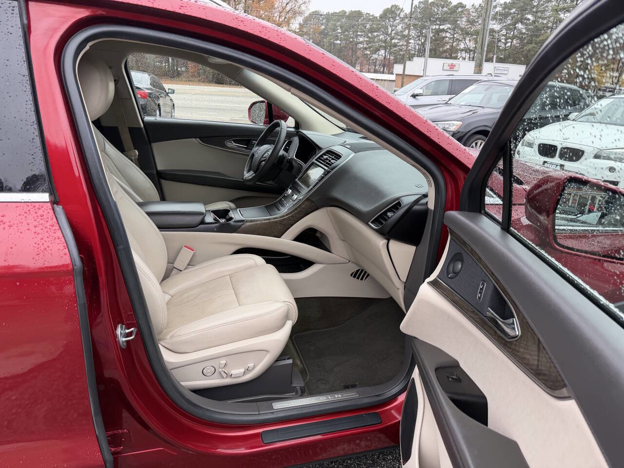 Used 2018 Lincoln MKX Reserve w/ Driver Assistance Package image 19