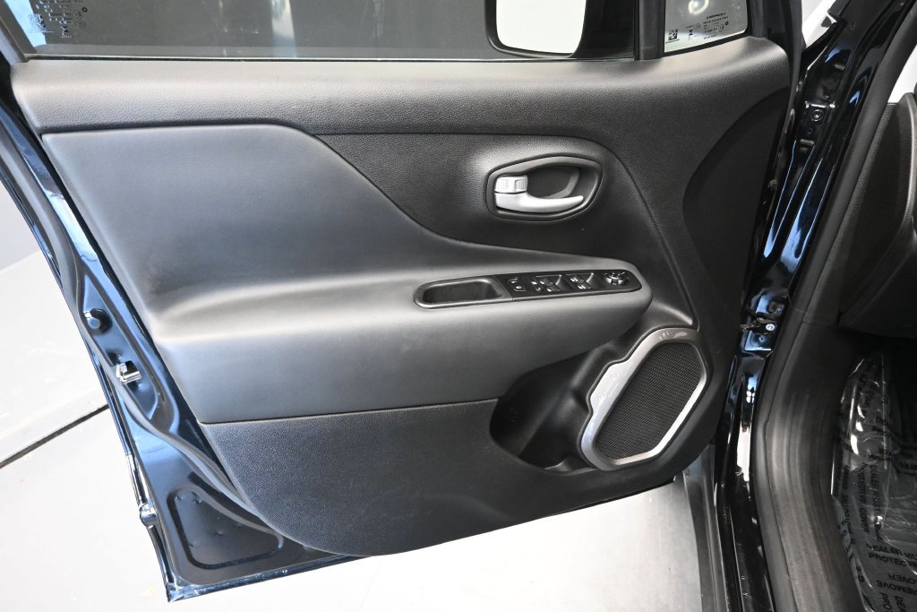 Used 2023 Jeep Renegade Limited w/ Limited Elite Group AWD/4WD image 17