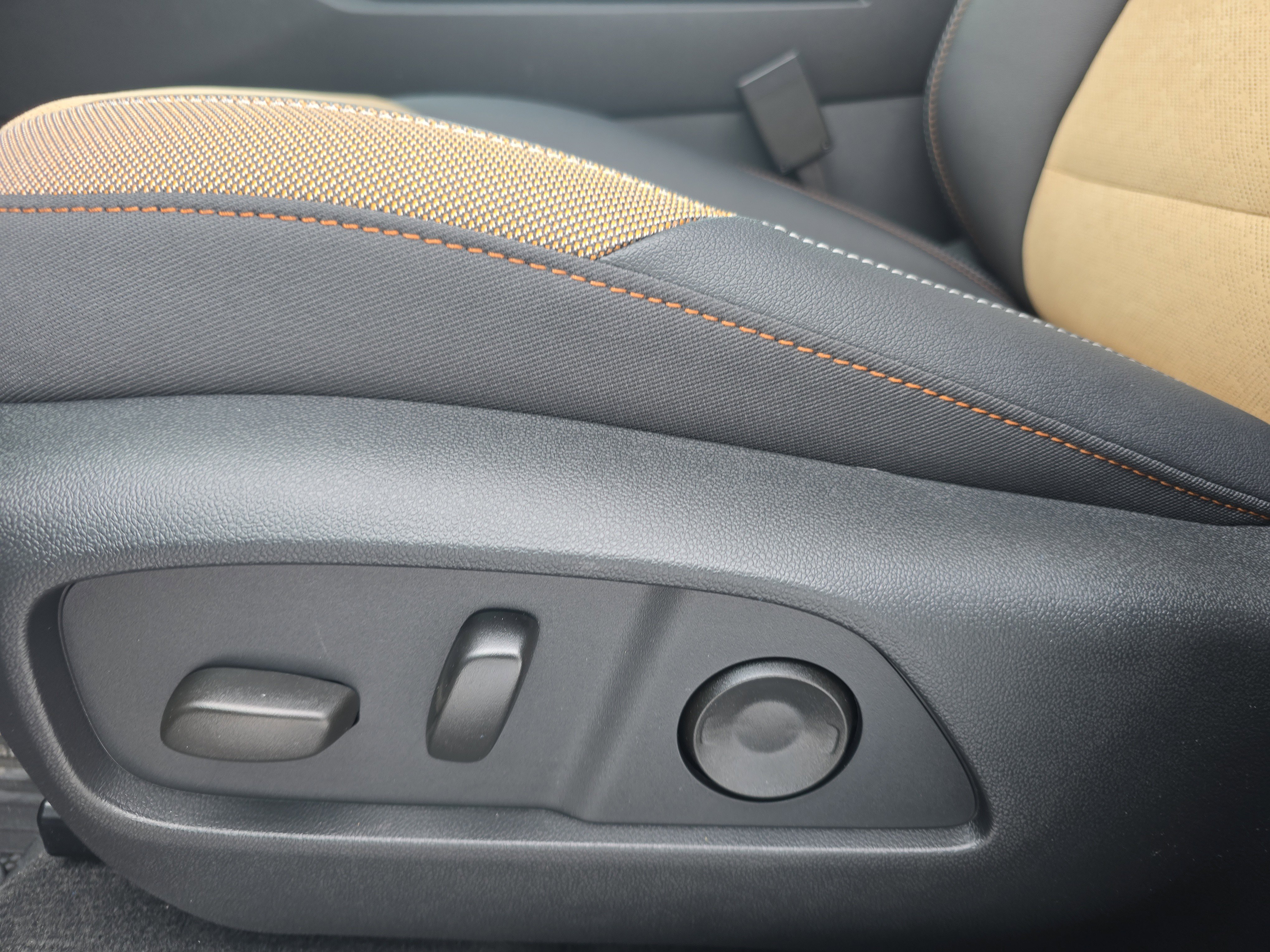 New 2026 Chevrolet Equinox ACTIV w/ LPO, Floor Liner Package image 12