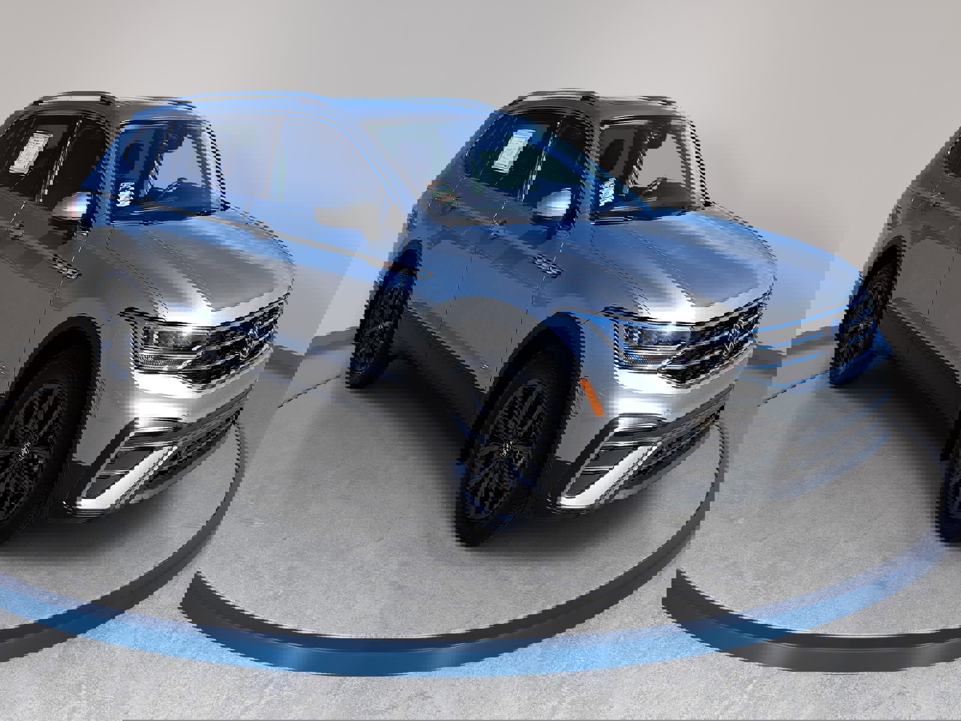 Certified 2023 Volkswagen Tiguan SE w/ Panoramic Sunroof Package image 3