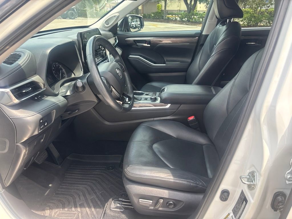 Used 2021 Toyota Highlander Limited AWD/4WD image 7